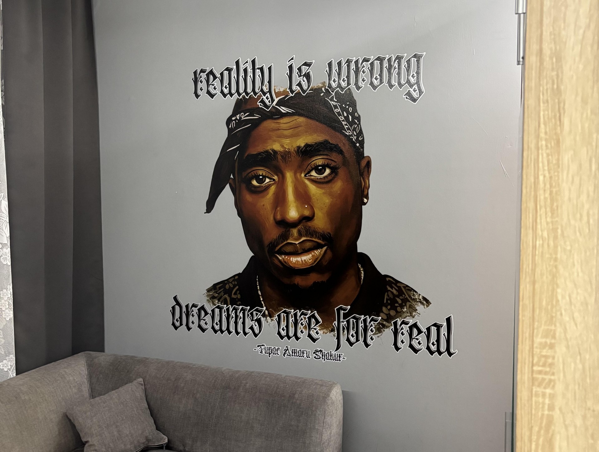 Portret Tupaca z cytatem