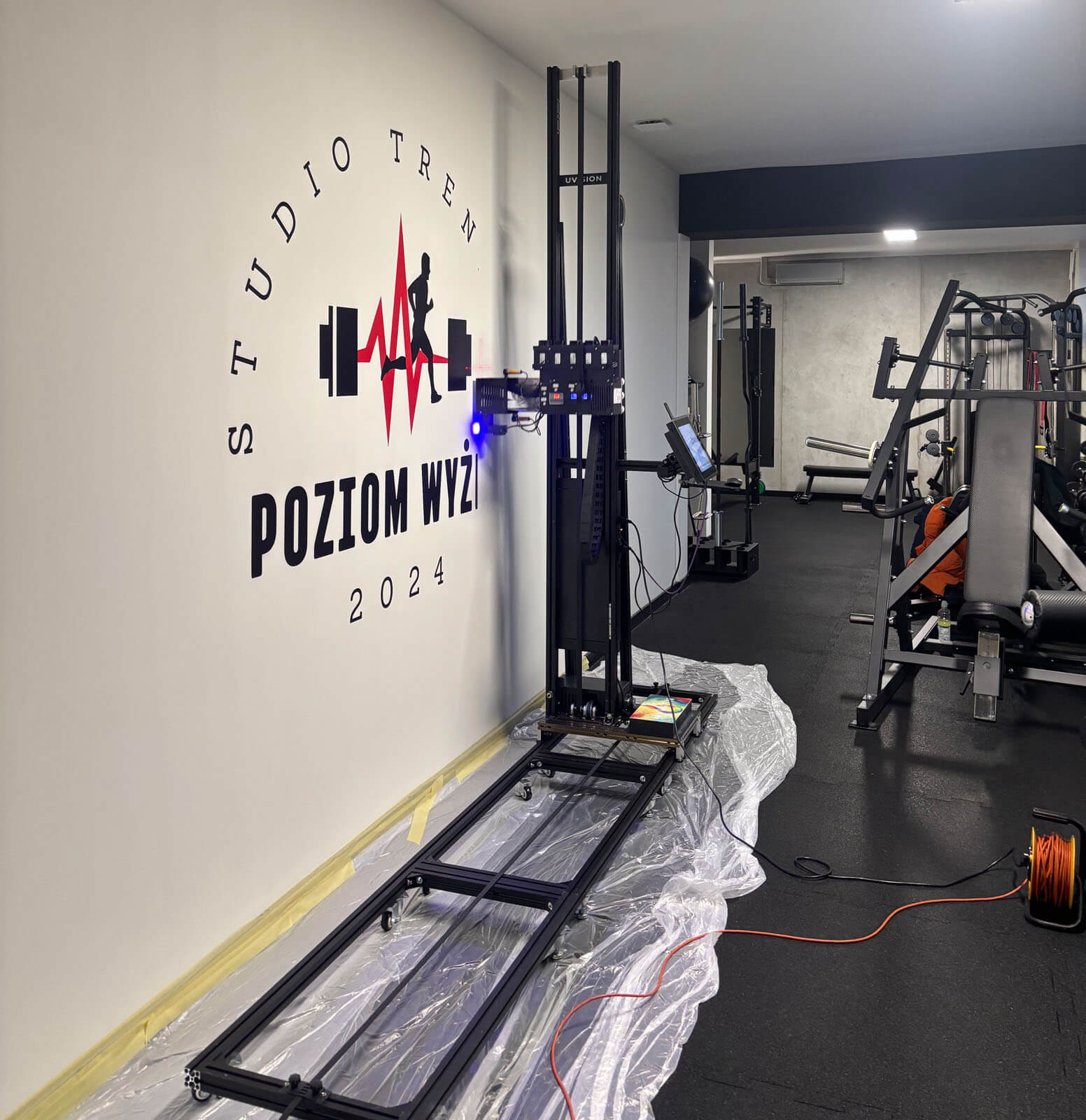 Druk ścienny na siłowni - Katowice