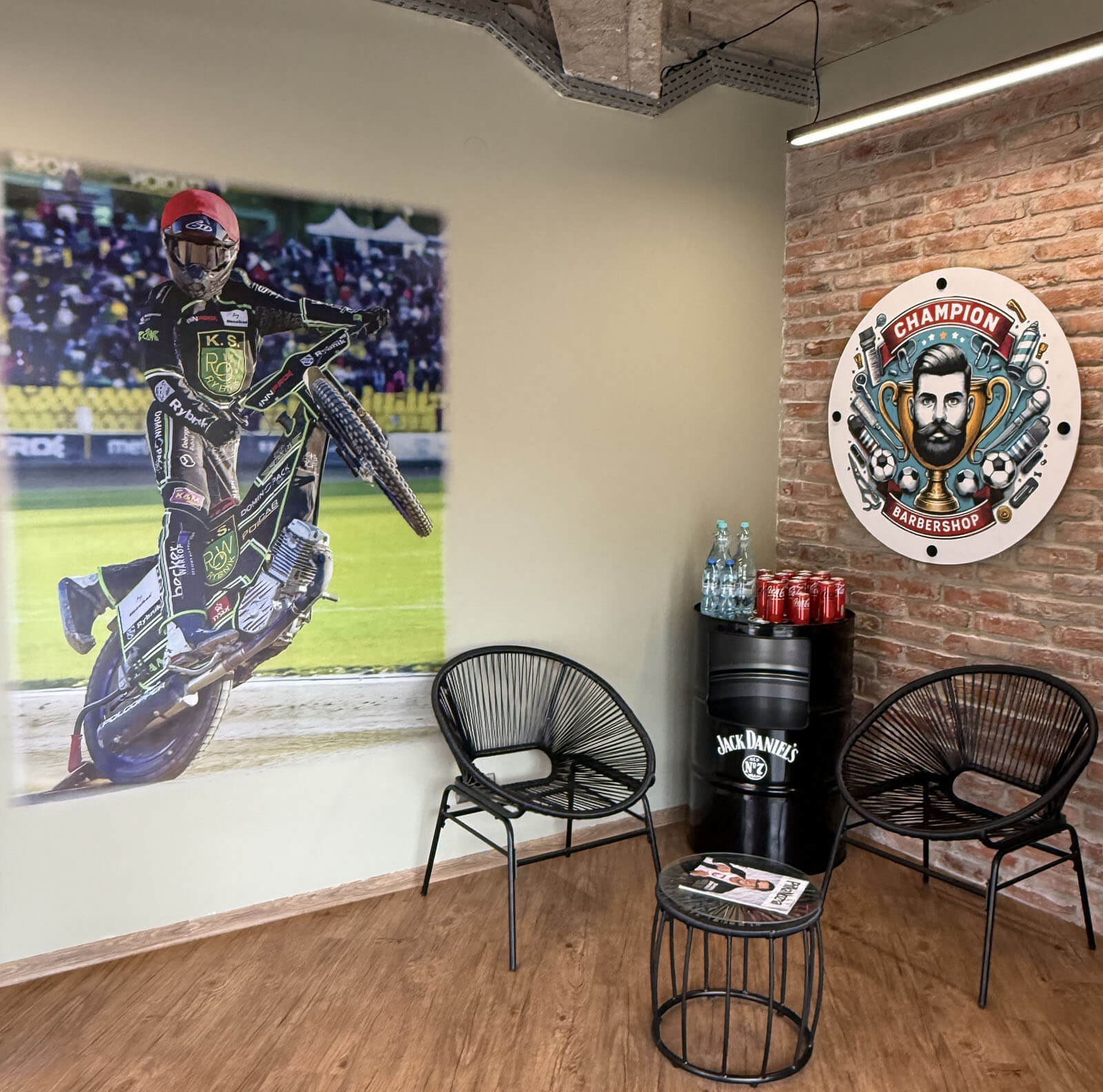 Druk ścienny w barbershopie - żużlowiec Rybnik